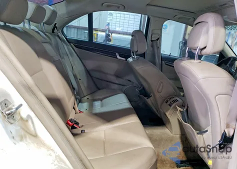 2014 Mercedes-Benz C 250 из США, поврежденный, VIN WDDGF4HB8ER305006